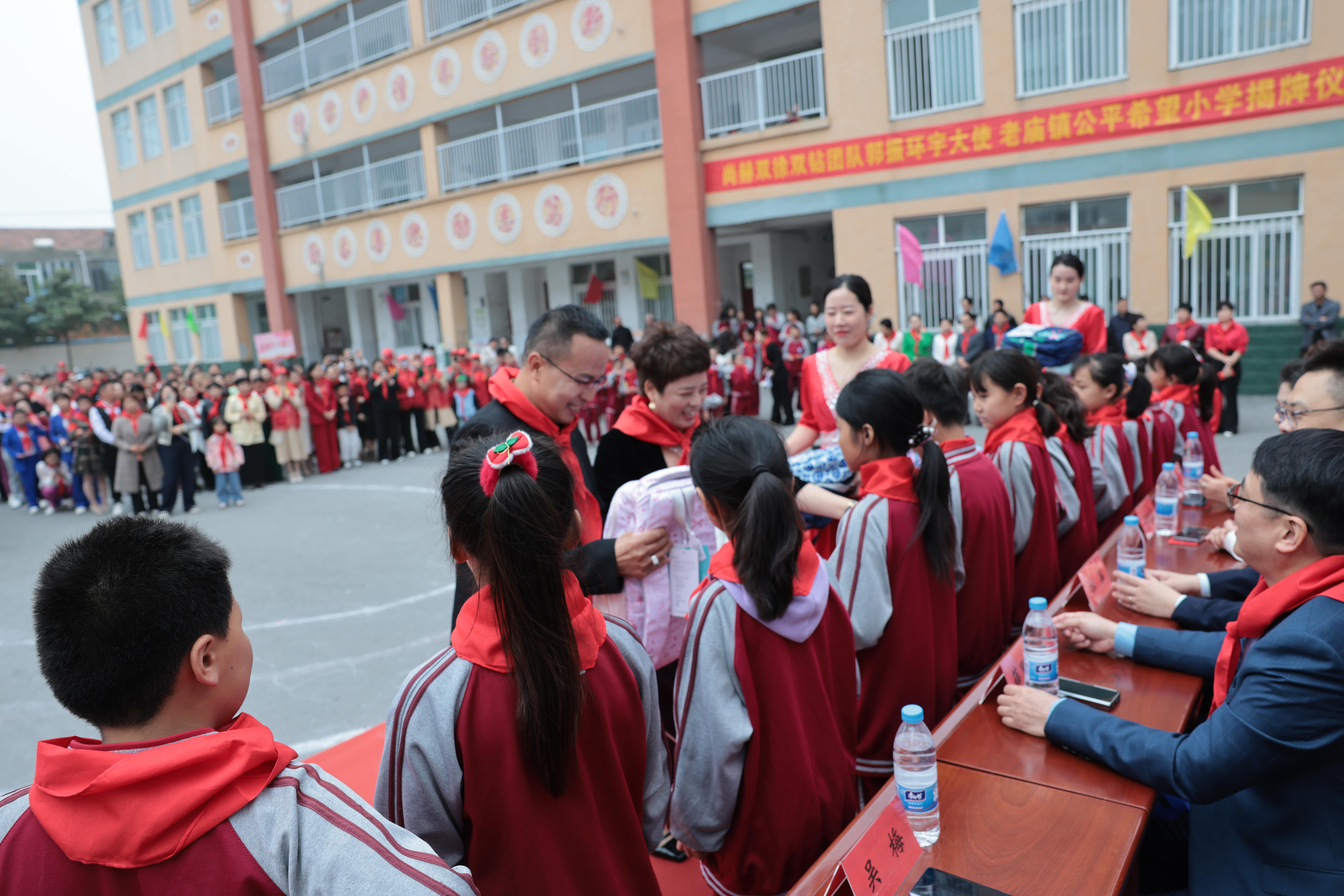 在爱意的“双向奔赴”中丨第249所九游官方站网站入口公益学校揭牌