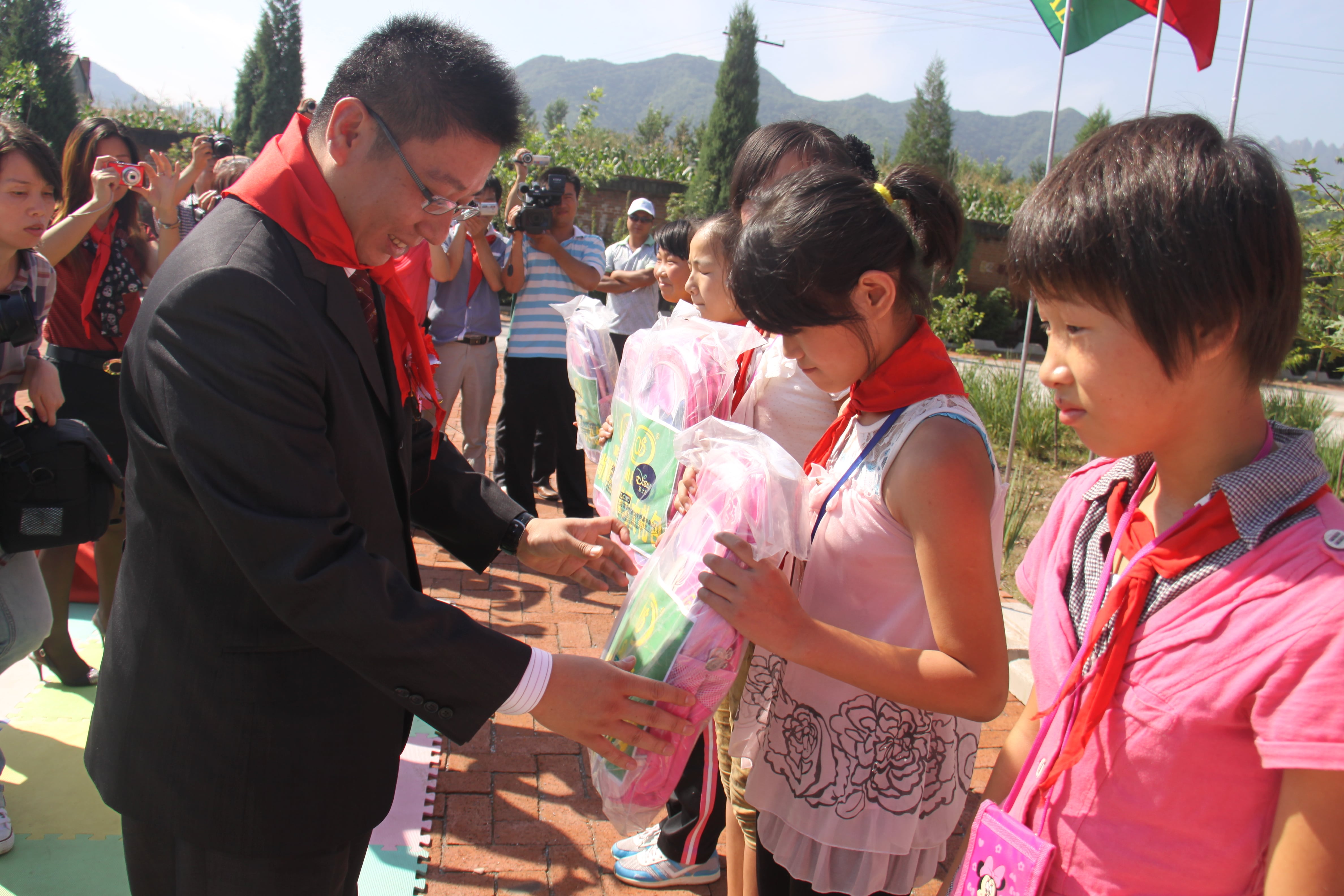 第17所 承德市乌龙矶九游官方站网站入口牛艳玲小学