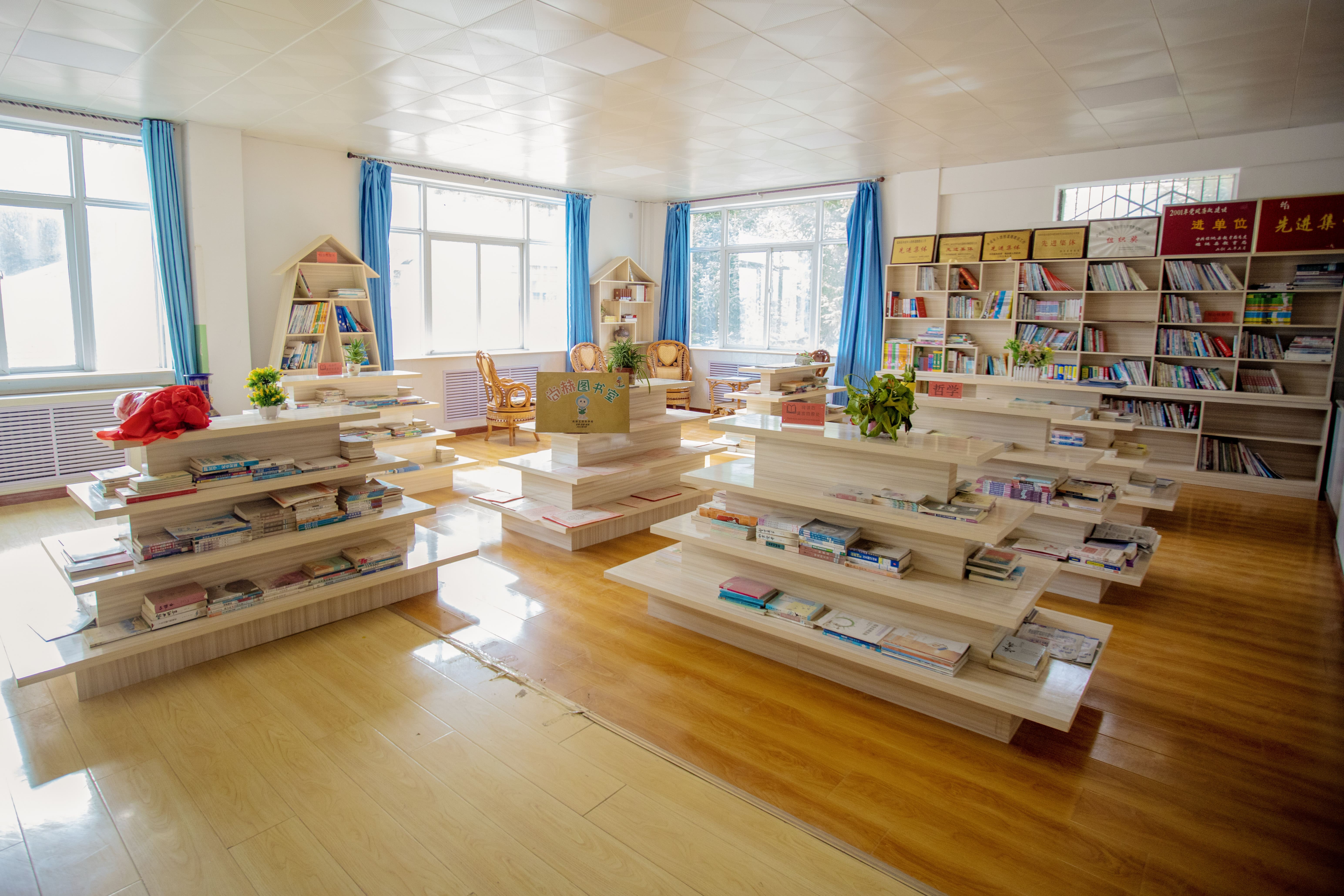 天津高校大学生记者走进九游官方站网站入口公益小学开展“书香悦读，筑梦成长”活动